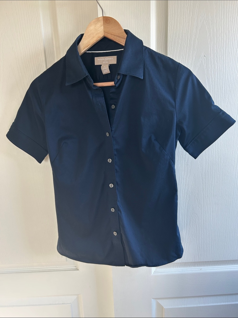 Banana Republic Women's Navy Blue Short-Sleeve Button-Down Shirt
